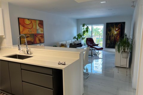 Copropriété à vendre à Miami Beach, Floride: 2 chambres, 68.75 m2 № 2011482 - photo 2