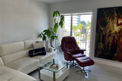 Copropriété à vendre à Miami Beach, Floride: 2 chambres, 68.75 m2 № 2011482 - photo 21