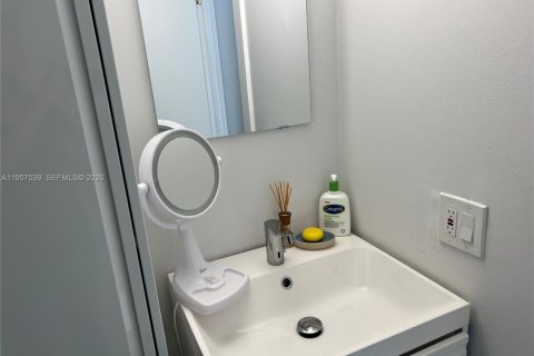 Copropriété à vendre à Miami Beach, Floride: 2 chambres, 68.75 m2 № 2011482 - photo 10