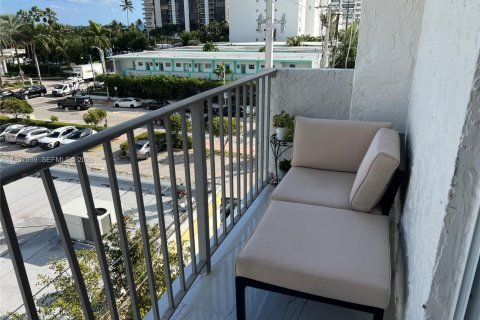 Copropriété à vendre à Miami Beach, Floride: 2 chambres, 68.75 m2 № 2011482 - photo 18
