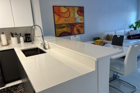 Copropriété à vendre à Miami Beach, Floride: 2 chambres, 68.75 m2 № 2011482 - photo 16