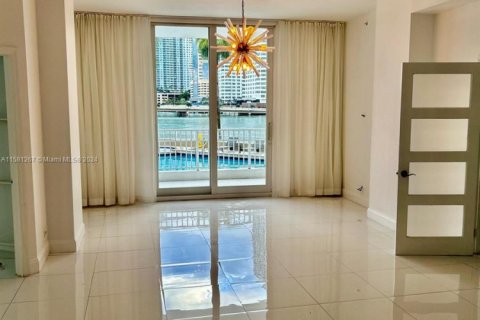 Condominio en venta en Miami, Florida, 3 dormitorios, 121.24 m2 № 1811132 - foto 24
