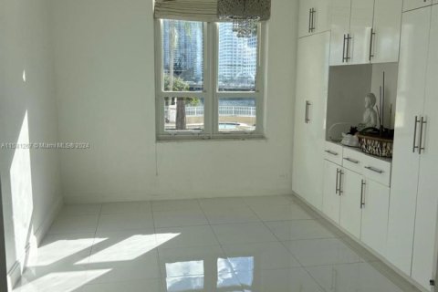Condominio en venta en Miami, Florida, 3 dormitorios, 121.24 m2 № 1811132 - foto 26