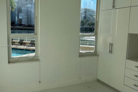 Condominio en venta en Miami, Florida, 3 dormitorios, 121.24 m2 № 1811132 - foto 16