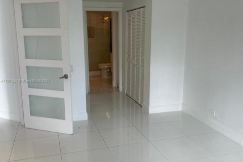 Condominio en venta en Miami, Florida, 3 dormitorios, 121.24 m2 № 1811132 - foto 28