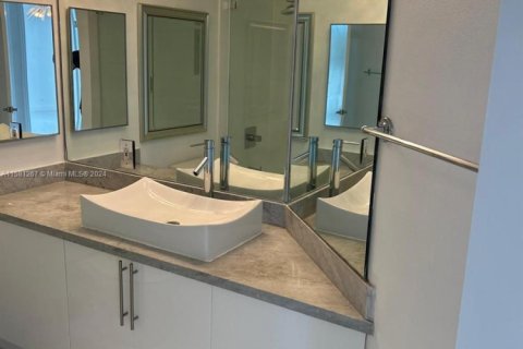 Condominio en venta en Miami, Florida, 3 dormitorios, 121.24 m2 № 1811132 - foto 17