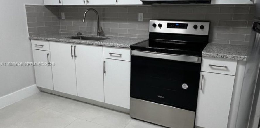 Apartamento en Miami, Florida 2 dormitorios, 69.68 m2 № 2048006