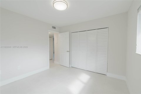 Apartamento en alquiler en Miami, Florida, 2 dormitorios, 69.68 m2 № 2048006 - foto 12