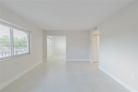 Apartamento en alquiler en Miami, Florida, 2 dormitorios, 69.68 m2 № 2048006 - foto 7