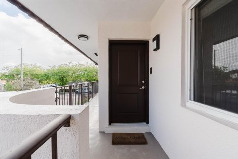 Apartamento en alquiler en Miami, Florida, 2 dormitorios, 69.68 m2 № 2048006 - foto 4