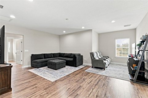 Casa en venta en Wesley Chapel, Florida, 6 dormitorios, 413.32 m2 № 2203992 - foto 19