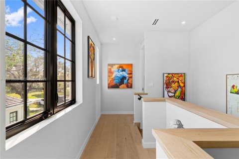 House in Coral Gables, Florida 6 bedrooms, 384.15 sq.m. № 2040542 - photo 27