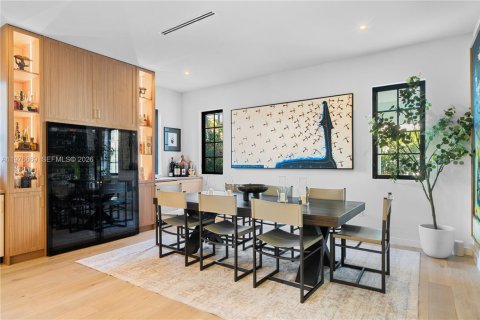 House in Coral Gables, Florida 6 bedrooms, 384.15 sq.m. № 2040542 - photo 16
