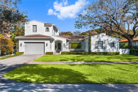 House in Coral Gables, Florida 6 bedrooms, 384.15 sq.m. № 2040542