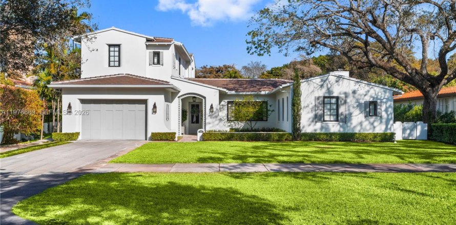 House in Coral Gables, Florida 6 bedrooms, 384.15 sq.m. № 2040542
