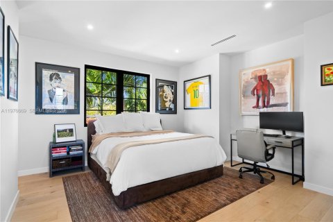House in Coral Gables, Florida 6 bedrooms, 384.15 sq.m. № 2040542 - photo 29