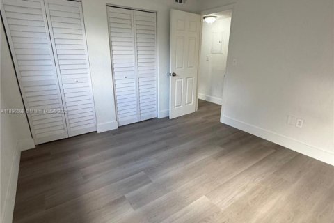 Снять в аренду квартиру в Хайалиа, Флорида 2 спальни, 64.66м2, № 1948362 - фото 8