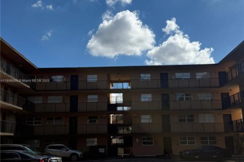 Снять в аренду квартиру в Хайалиа, Флорида 2 спальни, 64.66м2, № 1948362 - фото 11