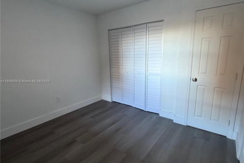 Снять в аренду квартиру в Хайалиа, Флорида 2 спальни, 64.66м2, № 1948362 - фото 7