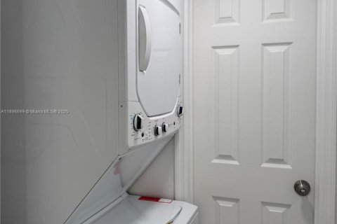 Снять в аренду квартиру в Хайалиа, Флорида 2 спальни, 64.66м2, № 1948362 - фото 10