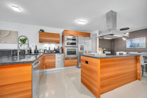 Condominio en alquiler en Aventura, Florida, 2 dormitorios, 144.18 m2 № 1889160 - foto 9