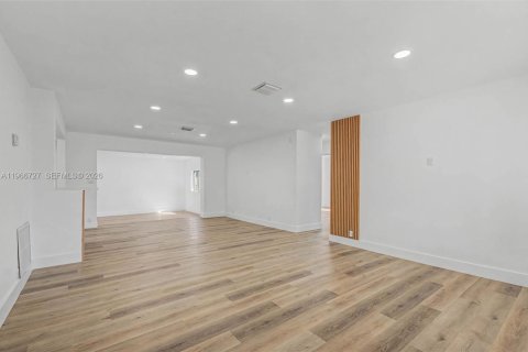Villa ou maison à vendre à Miami, Floride: 3 chambres, 183.48 m2 № 2028371 - photo 6
