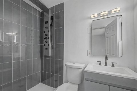 Villa ou maison à vendre à Miami, Floride: 3 chambres, 183.48 m2 № 2028371 - photo 15