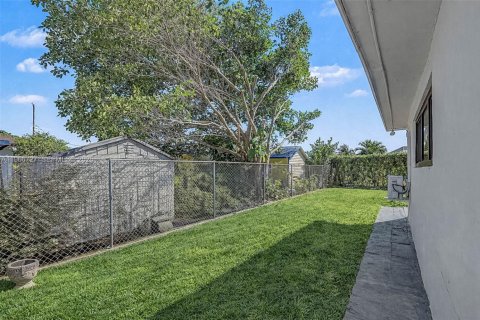 Villa ou maison à vendre à Miami, Floride: 3 chambres, 183.48 m2 № 2028371 - photo 25