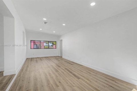 Villa ou maison à vendre à Miami, Floride: 3 chambres, 183.48 m2 № 2028371 - photo 7