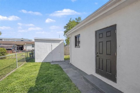 Villa ou maison à vendre à Miami, Floride: 3 chambres, 183.48 m2 № 2028371 - photo 23