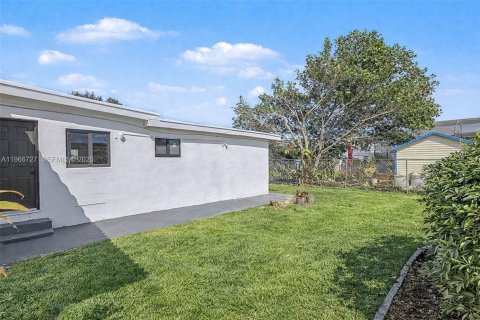 Villa ou maison à vendre à Miami, Floride: 3 chambres, 183.48 m2 № 2028371 - photo 22