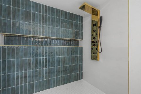 Villa ou maison à vendre à Miami, Floride: 3 chambres, 183.48 m2 № 2028371 - photo 12