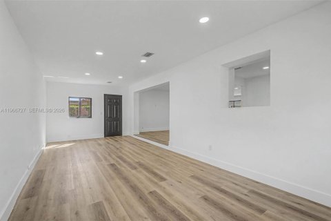 Villa ou maison à vendre à Miami, Floride: 3 chambres, 183.48 m2 № 2028371 - photo 8