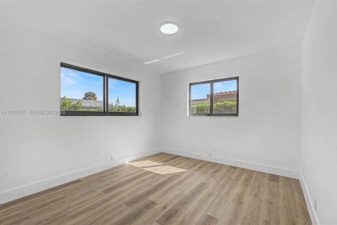 Villa ou maison à vendre à Miami, Floride: 3 chambres, 183.48 m2 № 2028371 - photo 14