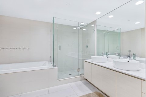 Condominio en venta en Hallandale Beach, Florida, 3 dormitorios, 161.37 m2 № 1691211 - foto 22
