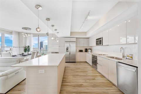 Condominio en venta en Hallandale Beach, Florida, 3 dormitorios, 161.37 m2 № 1691211 - foto 2