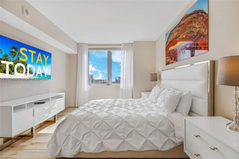 Condominio en venta en Hallandale Beach, Florida, 3 dormitorios, 161.37 m2 № 1691211 - foto 13