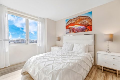 Condominio en venta en Hallandale Beach, Florida, 3 dormitorios, 161.37 m2 № 1691211 - foto 14