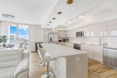 Condominio en venta en Hallandale Beach, Florida, 3 dormitorios, 161.37 m2 № 1691211 - foto 3