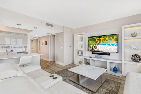 Condominio en venta en Hallandale Beach, Florida, 3 dormitorios, 161.37 m2 № 1691211 - foto 8