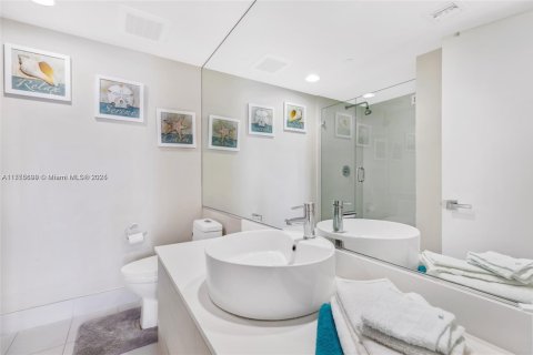 Condominio en venta en Hallandale Beach, Florida, 3 dormitorios, 161.37 m2 № 1691211 - foto 17