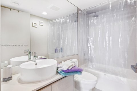 Condominio en venta en Hallandale Beach, Florida, 3 dormitorios, 161.37 m2 № 1691211 - foto 18