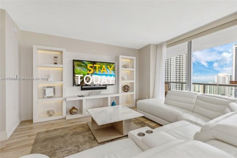 Condominio en venta en Hallandale Beach, Florida, 3 dormitorios, 161.37 m2 № 1691211 - foto 5