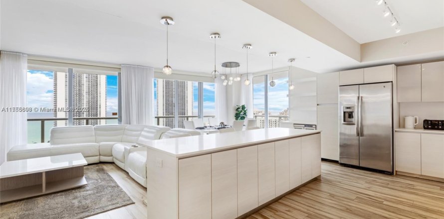 Condominio en Hallandale Beach, Florida, 3 dormitorios № 1691211