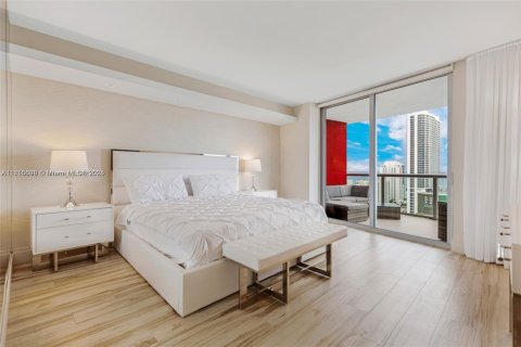 Condominio en venta en Hallandale Beach, Florida, 3 dormitorios, 161.37 m2 № 1691211 - foto 19
