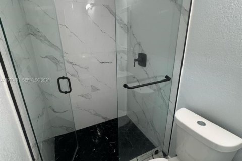 Снять в аренду коммерческую недвижимость в Хомстед, Флорида 1 спальня, 236.34м2, № 2079899 - фото 2