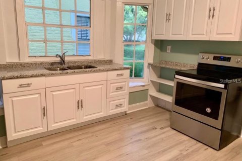 Commercial property in Orlando, Florida 3 bedrooms, 176.79 sq.m. № 2131461 - photo 6