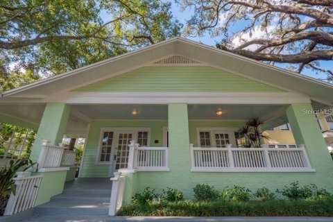 Propiedad comercial en Orlando, Florida 3 dormitorios, 176.79 m2 № 2131461