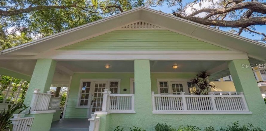 Commercial property in Orlando, Florida 3 bedrooms, 176.79 sq.m. № 2131461