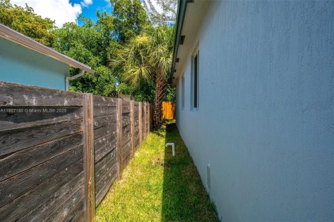 Casa en alquiler en Fort Lauderdale, Florida, 3 dormitorios, 222.69 m2 № 2080208 - foto 16